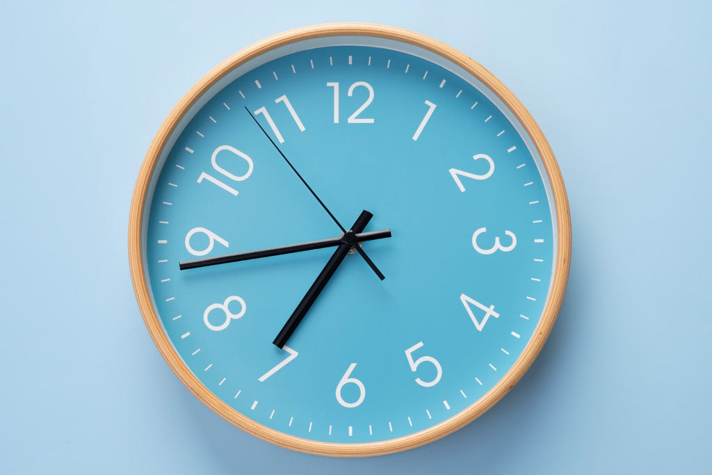 Horloge carrée ou ronde : laquelle choisir ?