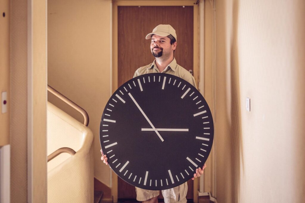 Pourquoi installer une grande horloge murale ?