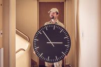 Pourquoi installer une grande horloge murale